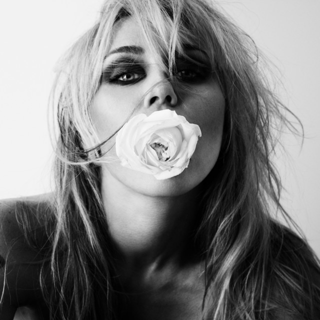 MILEY CYRUS — BASS PERSUADES